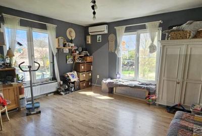 Casă cu 3 camere cu Teren 1300 Mp în Central