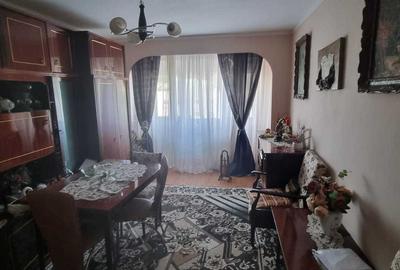 Apartament cu 4 camere decomandat în Central - 1