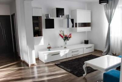 Apartament cu 2 camere decomandat în Tractorul