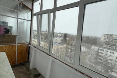 Apartament cu 3 camere semidecomandat în Central - 1