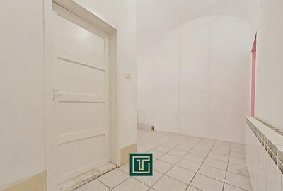 Spa?iu comercial ultracentral de inchiriat Pia?a Avram Iancu, Arad - 1