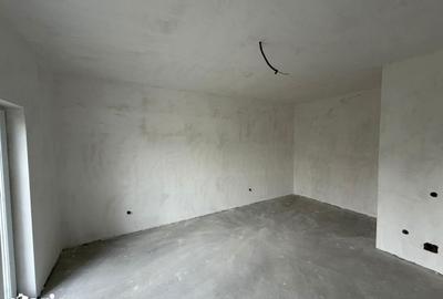 Casă cu 6 camere cu Teren 500 Mp în Cârcea