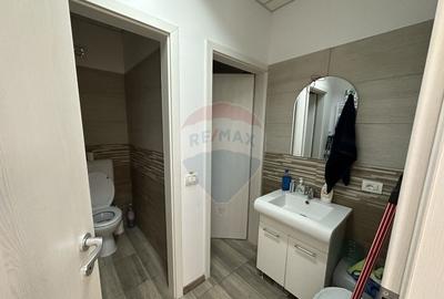 Spațiu comercial, de 220 mp, în Central - 15