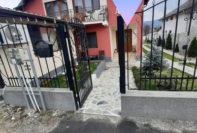 Casă cu 8 camere cu Teren 613 Mp în Central - 2