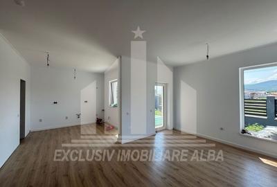 Casă individuală cu 4 camere cu Canalizare în Micești - 3