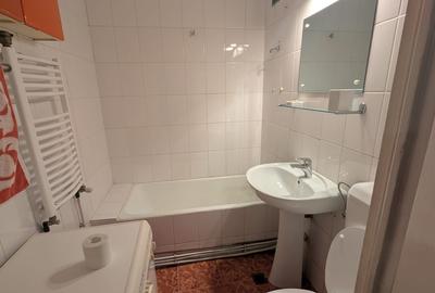 Apartament cu 3 camere semidecomandat, mobilat în 1 Mai - 5