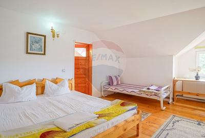 Duplex cu 11 camere cu Teren 712 Mp în Fundata - 26
