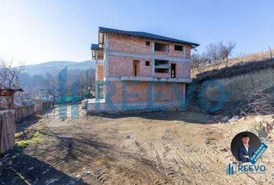 Pensiune/Vilă la roșu P+E+M în Sărata - 6