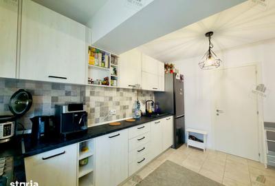 Apartament cu 3 camere semidecomandat, mobilat în Central