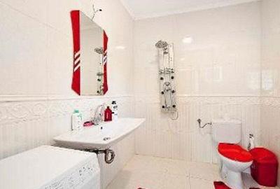 Casă cu 6 camere cu Canalizare în Piața Centrală - 6