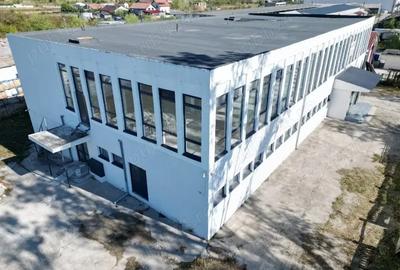 Spațiu comercial, de 1,400 mp, în Central - 4