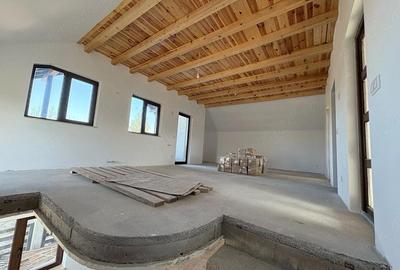 Casă cu Teren 1000 Mp în Central - 2