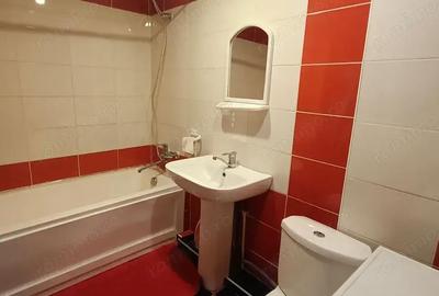 Garsonieră decomandată în Eroii Revoluției - 2