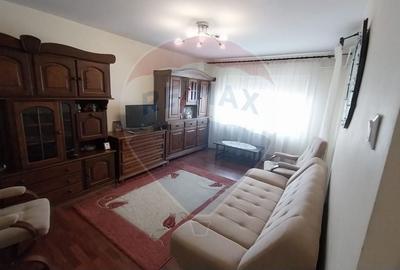 Apartament cu 3 camere decomandat, mobilat în Lăpuș