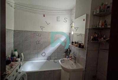 Apartament cu 3 camere decomandat în Calea București - 16