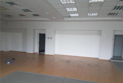 Spațiu comercial, de 530 mp, în Central - 4
