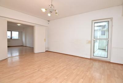 Apartament cu 4 camere decomandat în Victoriei