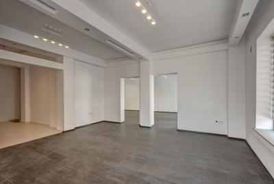 Casă cu 3 camere cu Teren 381 Mp în 1 Mai - 2