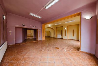 Spațiu comercial, de 400 mp, în Central - 3