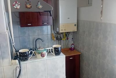 Apartament cu 4 camere decomandat în Calea Romanului