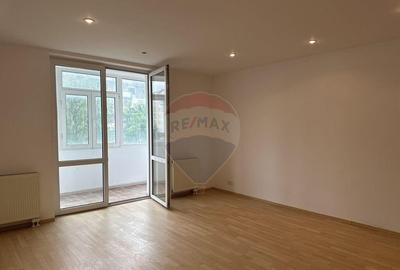 Apartament cu 4 camere de vanzare in zona Calea Romanului