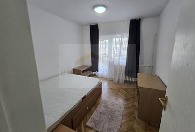 Apartament cu 4 camere decomandat, mobilat în Unirii