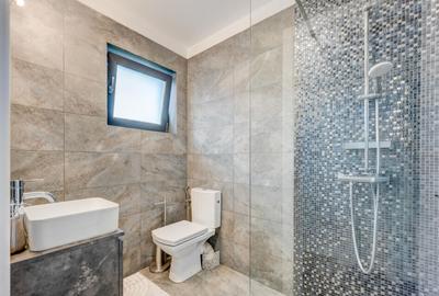 Casă cu 4 camere cu Garaj în Tunari - 6