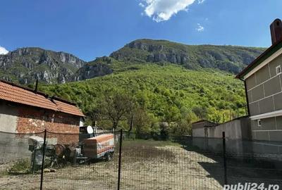 Teren de 1350 mp, în Central - 1