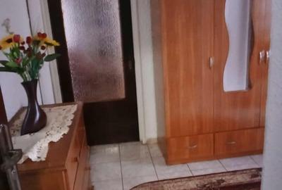 Apartament 3 camere, etaj 2/4,pozitie foarte buna, bloc anvelopat - 2