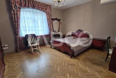 Apartament cu 3 camere semidecomandat, mobilat în Central