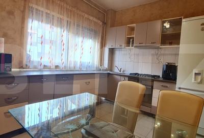 Apartament de Vanzare cu 3 Camere, Suprafata Generoasa si Parcare, Sanpetru - 14