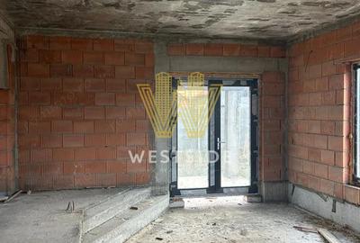 Casă cu Teren 1162 Mp în Cărpiniș - 2