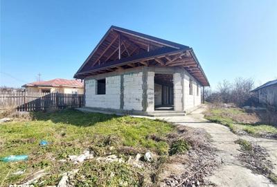 Casă cu 3 camere în Galbenu - 2