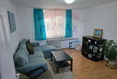 Casă cu 4 camere cu Canalizare în Central - 1