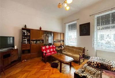 Casă cu Teren 275 Mp în Central - 1