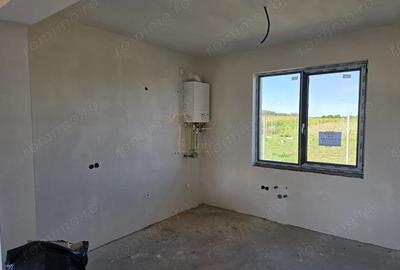 Casă cu 4 camere cu Canalizare în Central - 11