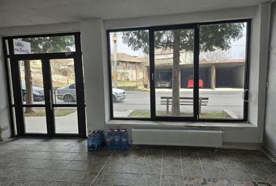 Spațiu comercial, de 110 mp, în Central - 3