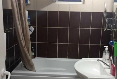 Apartament 4  camere, decomandat,zona Miorita - 9