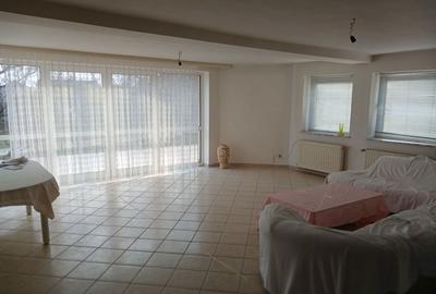 Casă cu 4 camere în Central - 2