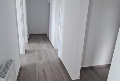 Apartament cu 3 camere decomandat în Tractorul - 6