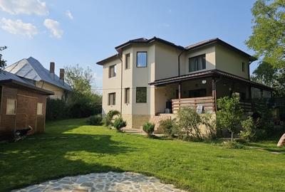 Casă individuală cu 5 camere în Fânari (Gorgota)