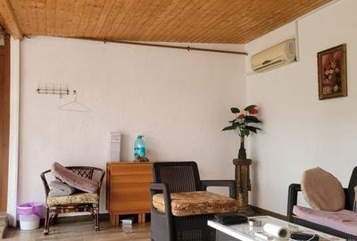 Casă individuală cu 5 camere cu Canalizare în Km 5 - 35