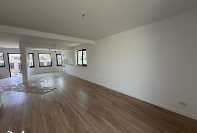 Casă cu 5 camere cu Teren 160 Mp în Central