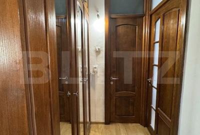 Apartament cu 3 camere semidecomandat în Rovine