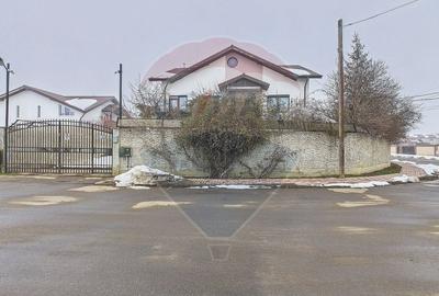 Casă individuală cu 6 camere în Copăceni