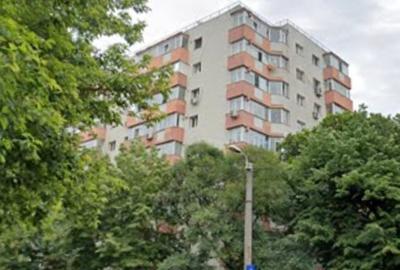 Apartament cu 4 camere decomandat în Teiul Doamnei