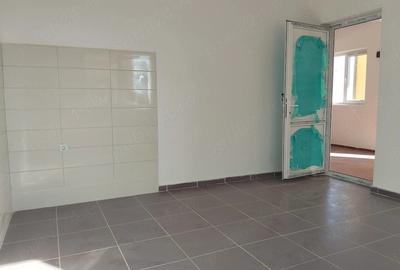 Casă cu 3 camere cu Teren 1000 Mp în Central - 2