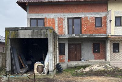 Casă cu 4 camere cu Teren 750 Mp în Postârnacu - 2