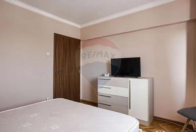 Apartament cu 3 camere decomandat în Intim - 14