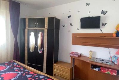 Inchiriez apartament 2 camere Pia?a Sud, etaj 3, mobilat complet. - 2